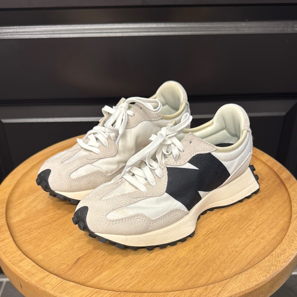 New Balance 327